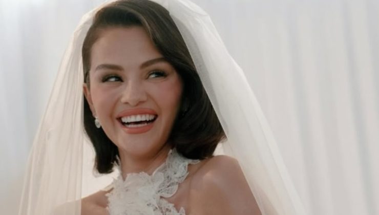 Selena Gomez düğünde üç gelinlik giydi