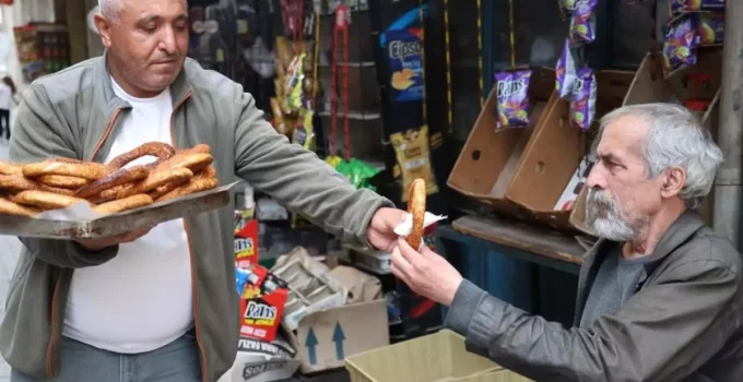 Simit tezgahından memur masasına