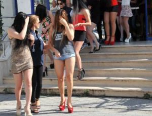 SPA ve masaj salonlarında 19 kaçak kadın!