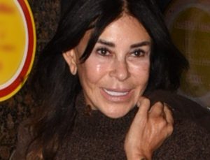 Suzan Sabancı’nın akşam gezmesi