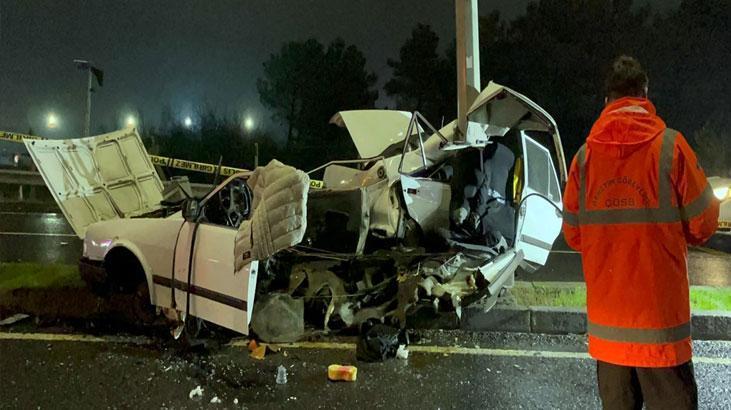 Tekirdağ'da feci kaza! Aydınlatma direğine çarpan otomobil ikiye bölündü