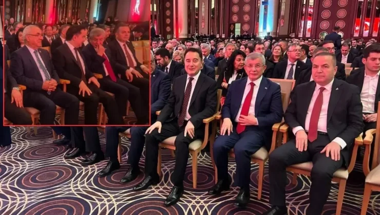 Tüm gözlerin çevrildiği yere Davutoğlu ve Babacan da geldi
