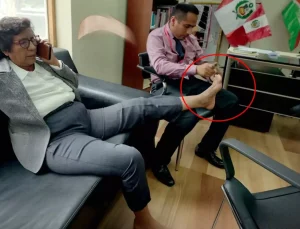 Ülke ayakta! Solcu vekil yardımcısına ayak tırnaklarını kestirdi