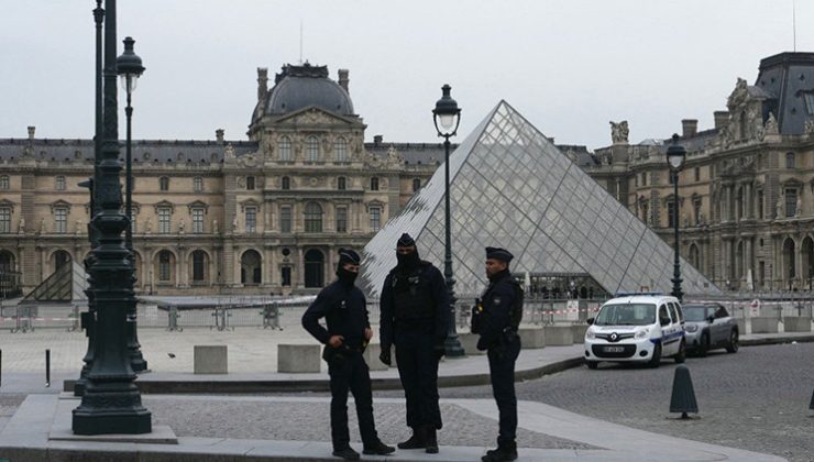 Ünlü Louvre Müzesi güpegündüz soyuldu! Paha biçilmez mücevherleri 7 dakikada çaldılar