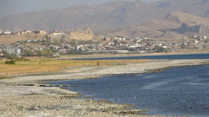 Van Gölü'nde 'çekilme' alarmı! Gölün şeklini değiştirdi