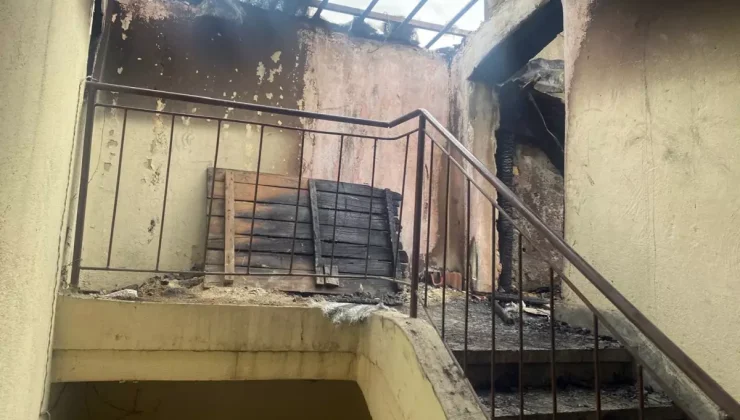 Yangın çıkan çatı katındaki dairede kadın cesedi bulundu