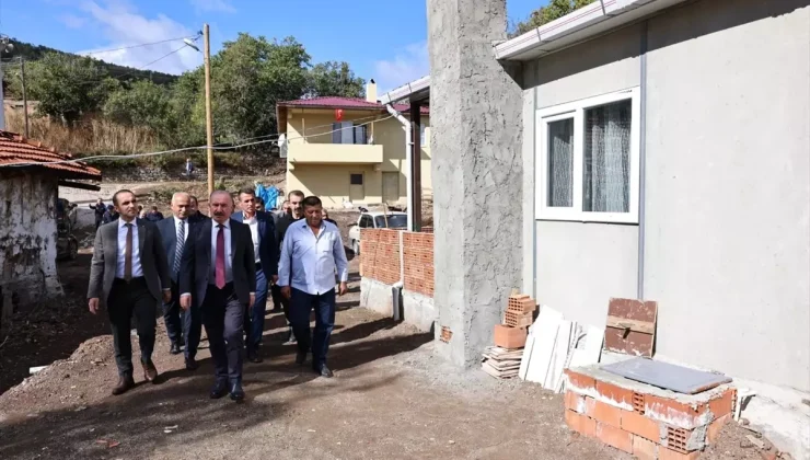 Yangın Sonrası İki Ailenin Yeni Evlerine Kavuşması