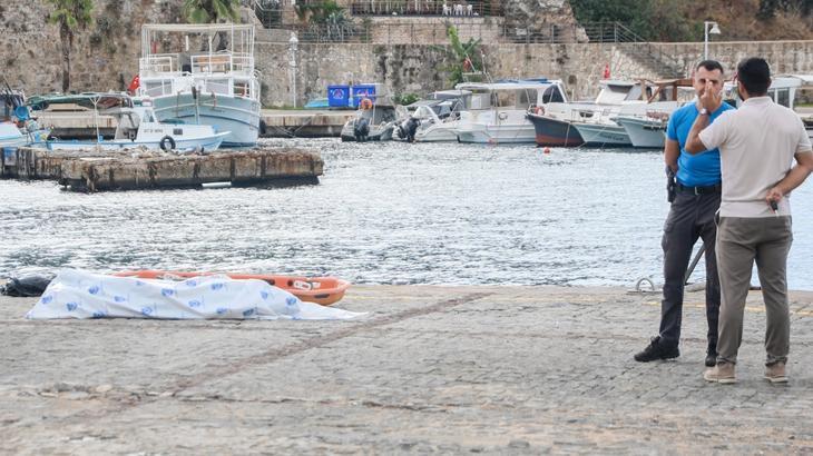 Yer: Antalya! Denizde erkek cesedi bulundu