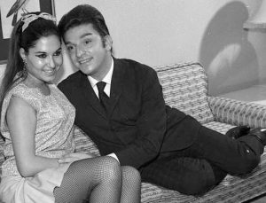 Zeki Müren filmine yasak