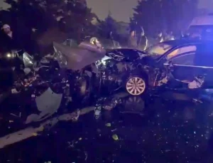 5 araç birbirine girdi! Otomobil metal yığınına döndü