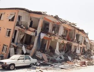 845 vatandaşımızın can verdiği depremin üzerinden 26 yıl geçti