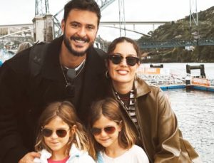 Anıl Altan ve Pelin Akil kızlarıyla Porto tatilinde