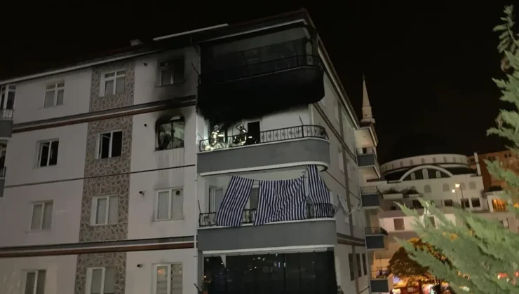 Apartmanda doğal gaz patlaması! Ev kısa sürede küle döndü
