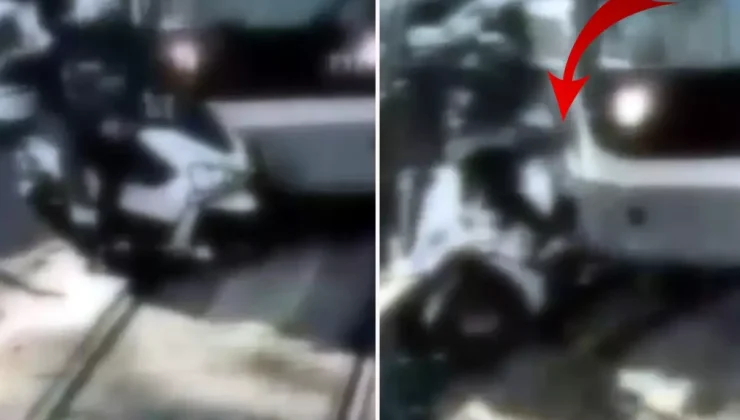 Beyoğlu’nda tramvayın motosiklete çarpma anı kamerada