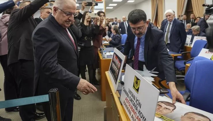 CHP’li vekiller bütçe görüşmelerinde Bakan Güler’i şehit fotoğraflarıyla karşıladı