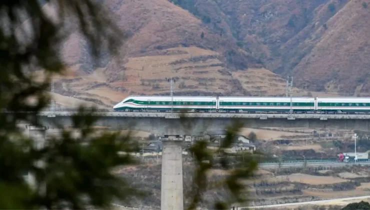 Çin’de test treni işçilere çarptı: 11 ölü