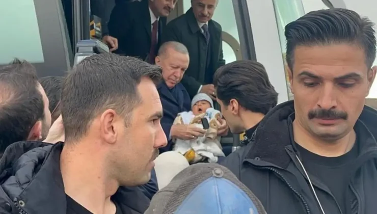 Cumhurbaşkanı Erdoğan, 4 aylık bebeği görünce konvoyu durdurdu
