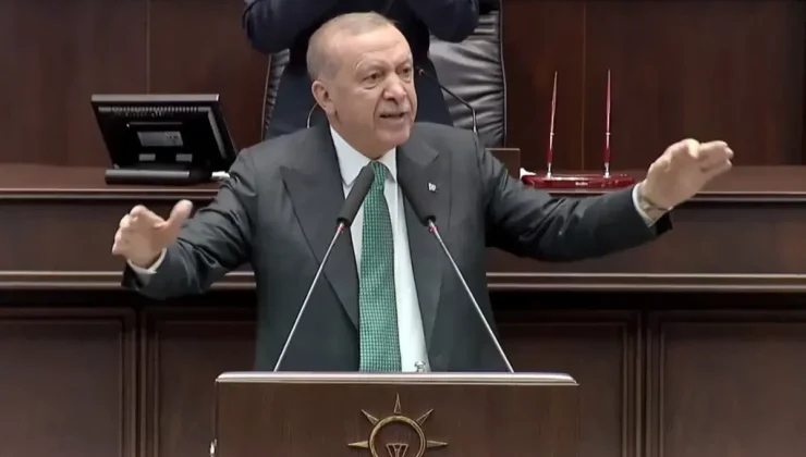 Cumhurbaşkanı Erdoğan "Devrim" dedi, bütün salon ayağa kalktı