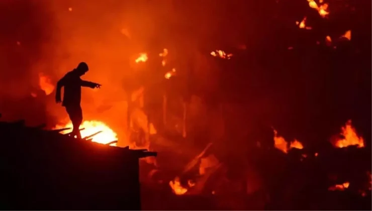 Dakka’da büyük yangın: 1500 ev kül oldu