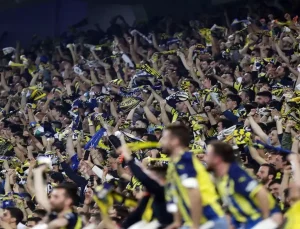 Dünya devinden Fenerbahçe’nin yıldızına teklif! Bir saniye düşünmeden yanıtladı