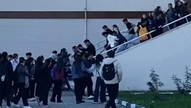 Ellerinde sopalarla okulu basıp öğrenciyi dövdüler