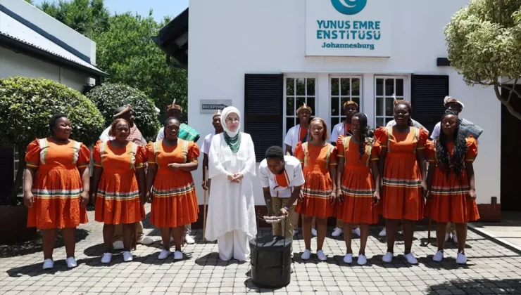 Emine Erdoğan Güney Afrika’da Yunus Emre Enstitüsünü ziyaret etti