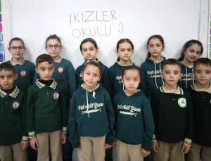 Eşi benzeri yok! Aynı okulda 21 ikiz eğitim görüyor