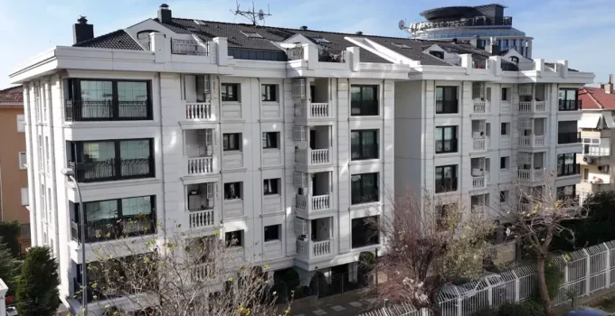 Ev sahibini illallah ettirdi! 85 bin TL’lik lüks daireye 16 bin 500 TL ödüyor, satın almaya geleni kaçırıyor