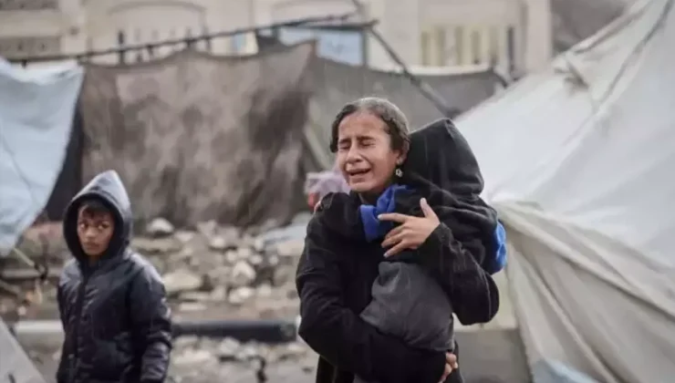 Gazze’de yürek burkan manzara, yağmur çadırları bastı