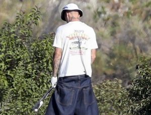 Justin Bieber, açık alanda tuvaletini yaparken yakalandı