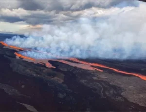 Kilauea Yanardağı yeniden lav püskürtmeye başladı