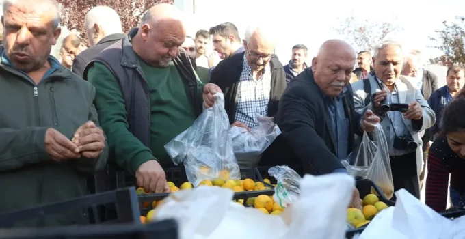 Marketlerde 30 TL’ye satılıyor! Fiyatı 2 TL’ye düşünce tonlarcasını ücretsiz dağıttılar