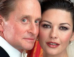 Michael Douglas eşi Catherine Zeta Jones’la 25’inci evlilik yıl dönümünü kutladı