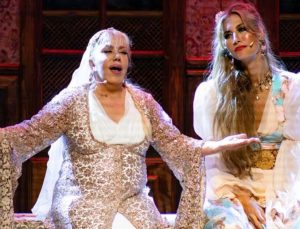 Mine Koşan’dan, Çağla Şıkel’e sert gönderme: Çağla, tostunu yesin