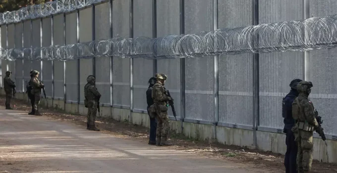 Polonya, Belarus sınırına ikinci bir bariyer daha inşa edecek