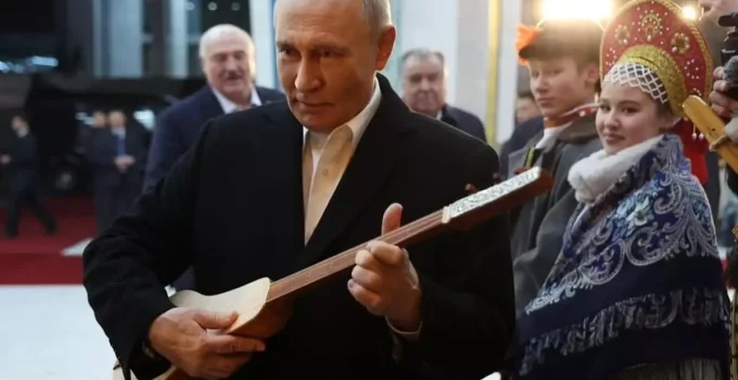 Putin, Kırgızistan’da kopuz çalmayı denedi