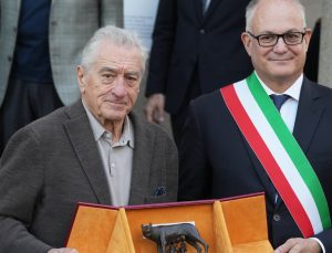 Robert De Niro 20 yıl önce verilmesi engellenen İtalyan nişanıyla onurlandırıldı