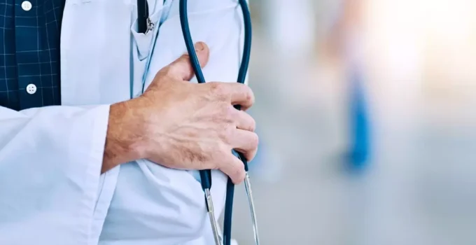 Sağlık Bakanlığı’ndan sosyal medya doktorlarına ayar! Suç duyurusunda bulunulacak