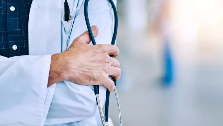 Sağlık Bakanlığı’ndan sosyal medya doktorlarına ayar! Suç duyurusunda bulunulacak