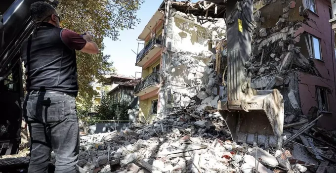 Sındırgı’da 17 bin artçı deprem sonrası uzman psikologdan toplumsal travma uyarısı