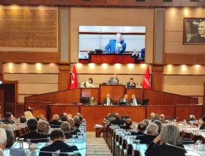 Tansiyon bir anda yükseldi! İBB Meclisi’nde "iddianame" gerginliği