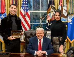 Trump’tan Ronaldo’ya sürpriz: Beyaz Saray’ın anahtarını verdi