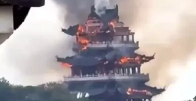 Tütsü faciası 1500 yıllık tapınağı kül ediyordu