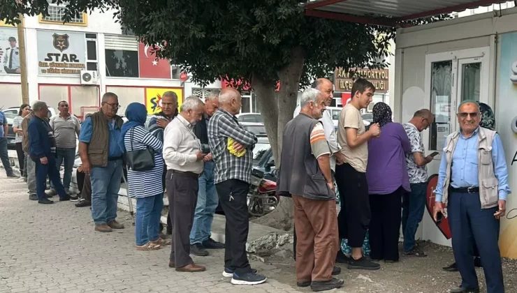 Yarı fiyatına satılıyor! Rakamı duyan koştu, metrelerce kuyruk oluştu