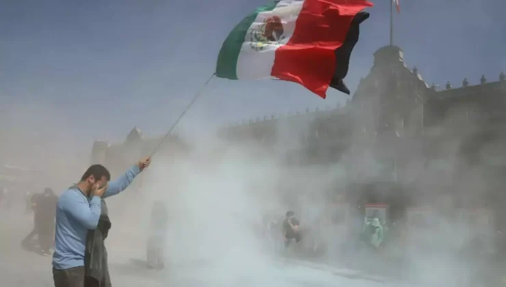 Z kuşağı Meksiko’da hükümete karşı sokaklarda