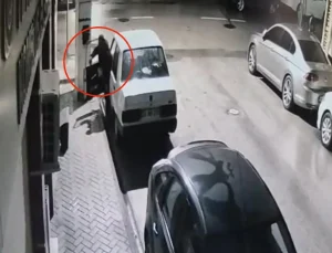 46 saniyede teybi söküp kaçtı, kameraya yakalandı