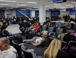 ABD’yi sarsan fırtınalar tatil dönüşlerini kabusa çevirdi: Binlerce uçuş iptal