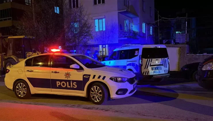 Aile içi tartışmada facia! Annesini darbeden babasına saldırdı