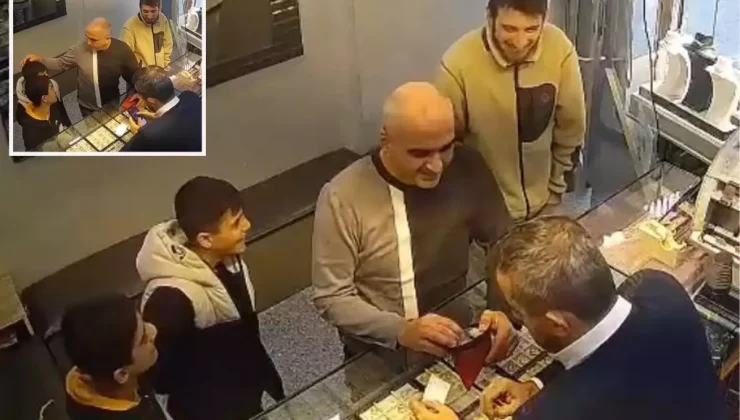 Bağcılar’da örnek davranış: Yerde buldukları 1,3 milyon liralık altını sahibine teslim ettiler