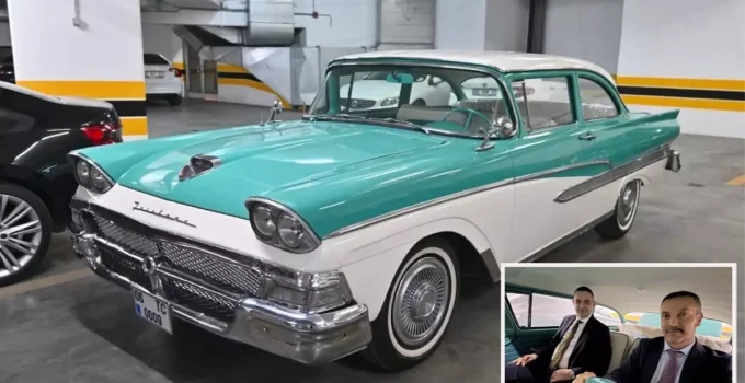 Bahçeli, klasik otomobillerinden birini MYK Üyesi Teoman’a hediye etti